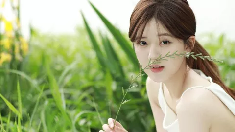 小孩哥零食投喂